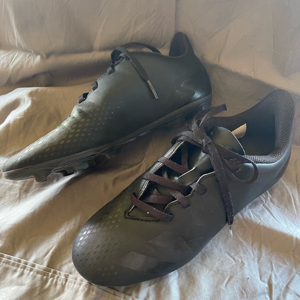 Adidas Predator Black on Black soccer cleats. Lightly worn.